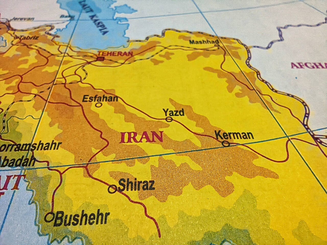 Konflikt na Bliskim Wschodzie uderzy w logistykę i paliwa, a złoto zyskuje