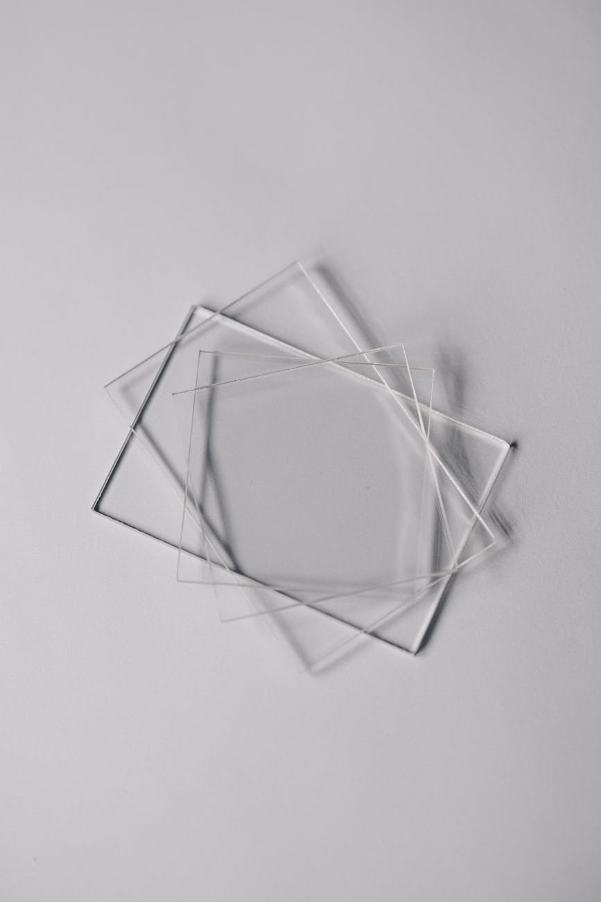 Dlaczego polskie firmy stawiają na plexi? Rosnący rynek wyrobów z PMMA w Polsce