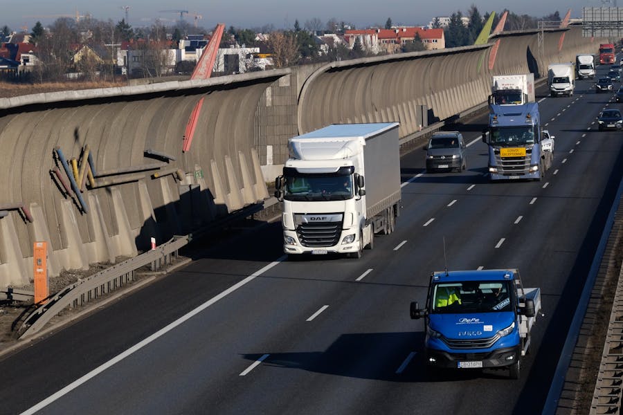 Branża TSL tonie w długach. Tysiące firm mają problemy z płatnościami