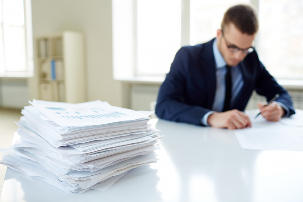 Od „paperless office” do ery kartonu. Jak zmieniło się zużycie papieru w latach 2006–2026?