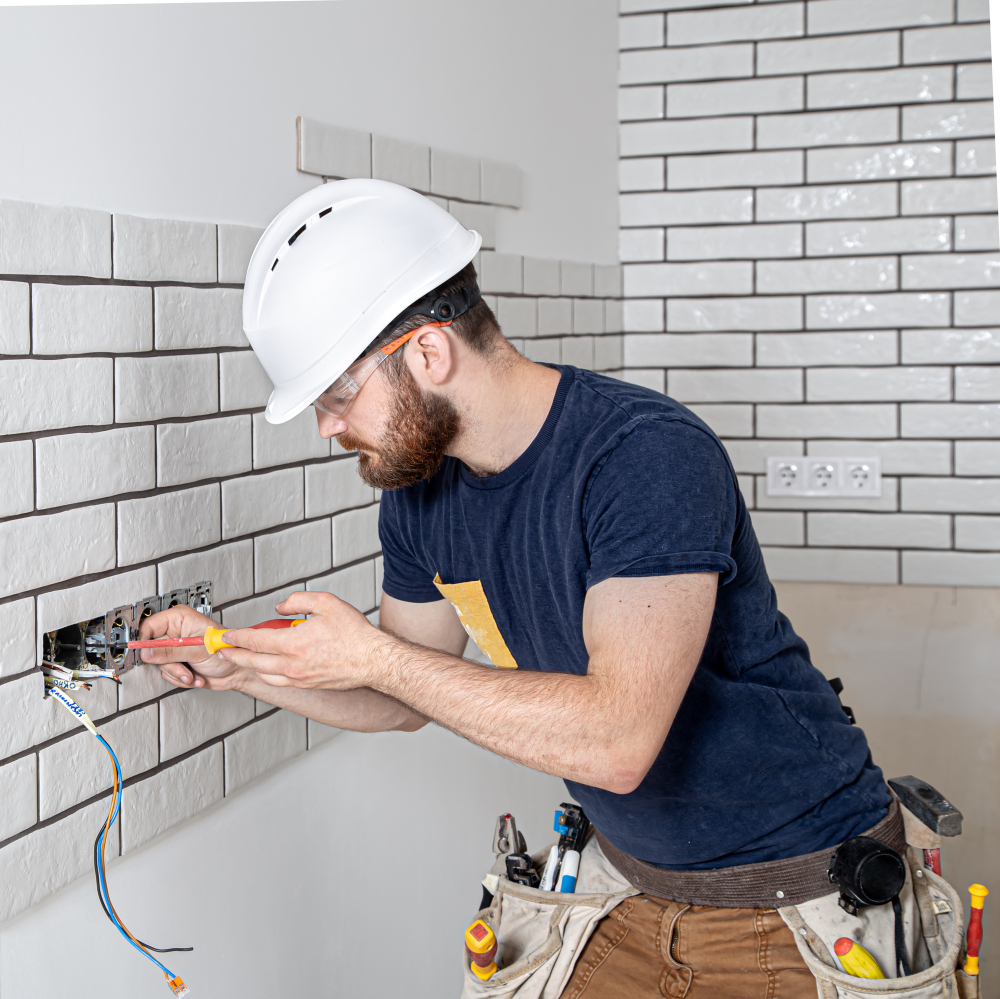 Uprawnienia G1 do 1 kV a powyżej 1 kV – najważniejsze różnice i możliwości zawodowe