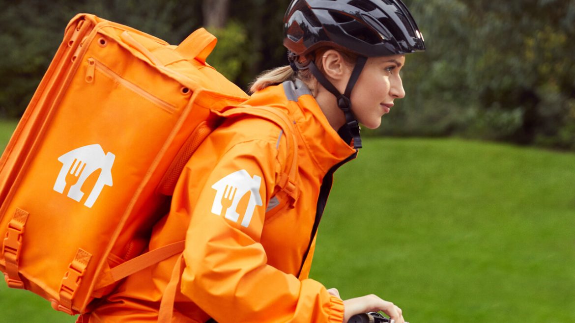 Praca platformowa, gastronomia, gig economy, dyrektywa platformowa, dostawy jedzenia, food delivery, jedzenie na wynos, fot. Pyszne.pl