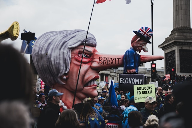 Brexit miał dać niezależność. Po dekadzie widać rachunek dla gospodarki