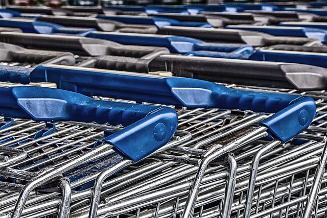 Polacy kupowali więcej, niż zakładał rynek. E-commerce i sklepy stacjonarne dzielą się sukcesem