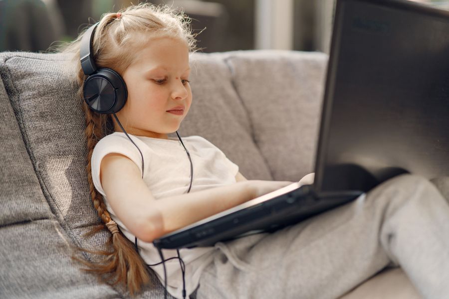 UOKiK interweniuje w sprawie youtuberów. Wywierali presję zakupową na dzieci