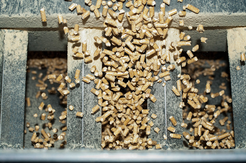 Pellet drożeje, bo wszyscy chcą tego samego surowca. NFOŚiGW właśnie postawił granicę