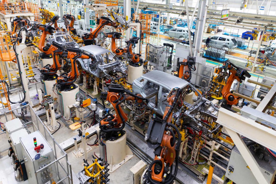Automotive, europejska motoryzacja, przemysł samochodowy, produkcja aut, fot. Magnific/usertrmk