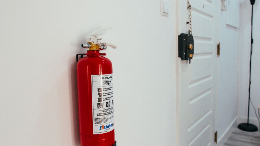 Pożar, blackout, wichura. Polacy wiedzą, czego się boją, ale rzadko się przygotowują