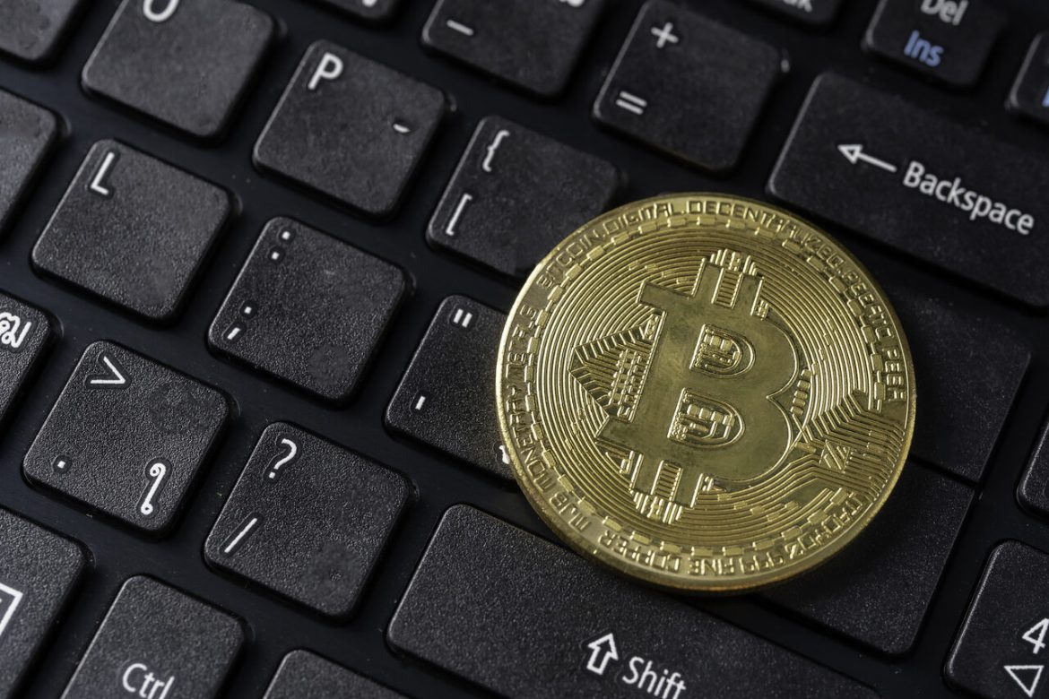 Kryptowaluty, bitcoin, oszustwa na kryptoaktywa, giełdy kryptowalut, fot. Vecteezy/Manop Phimsit